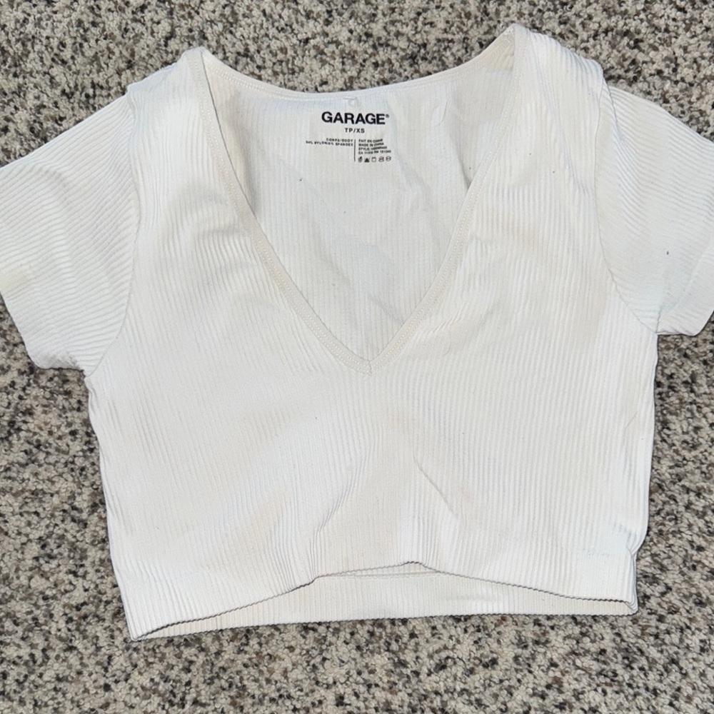 Garage Crop Top V-neck t-shirt